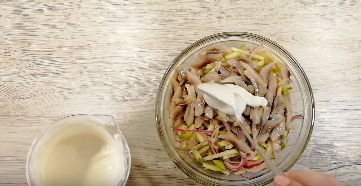 Салат с малосольной селедкой за 10 минут + рецепт постного майонеза