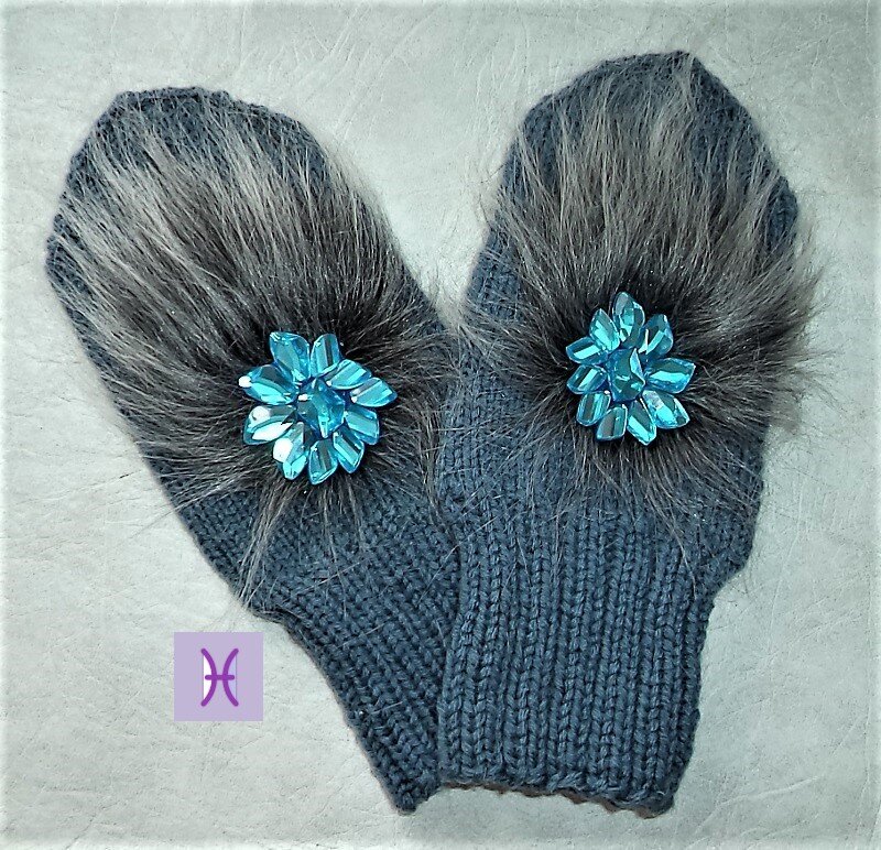 варежки с декором из меха