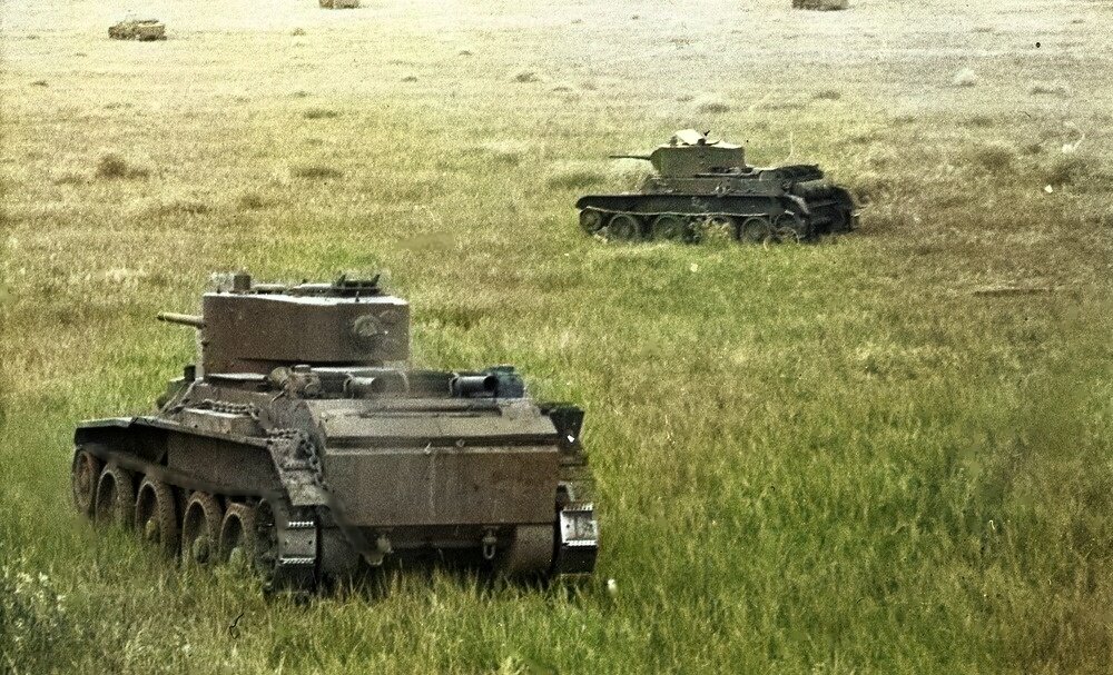 Атакуют танки БТ-7