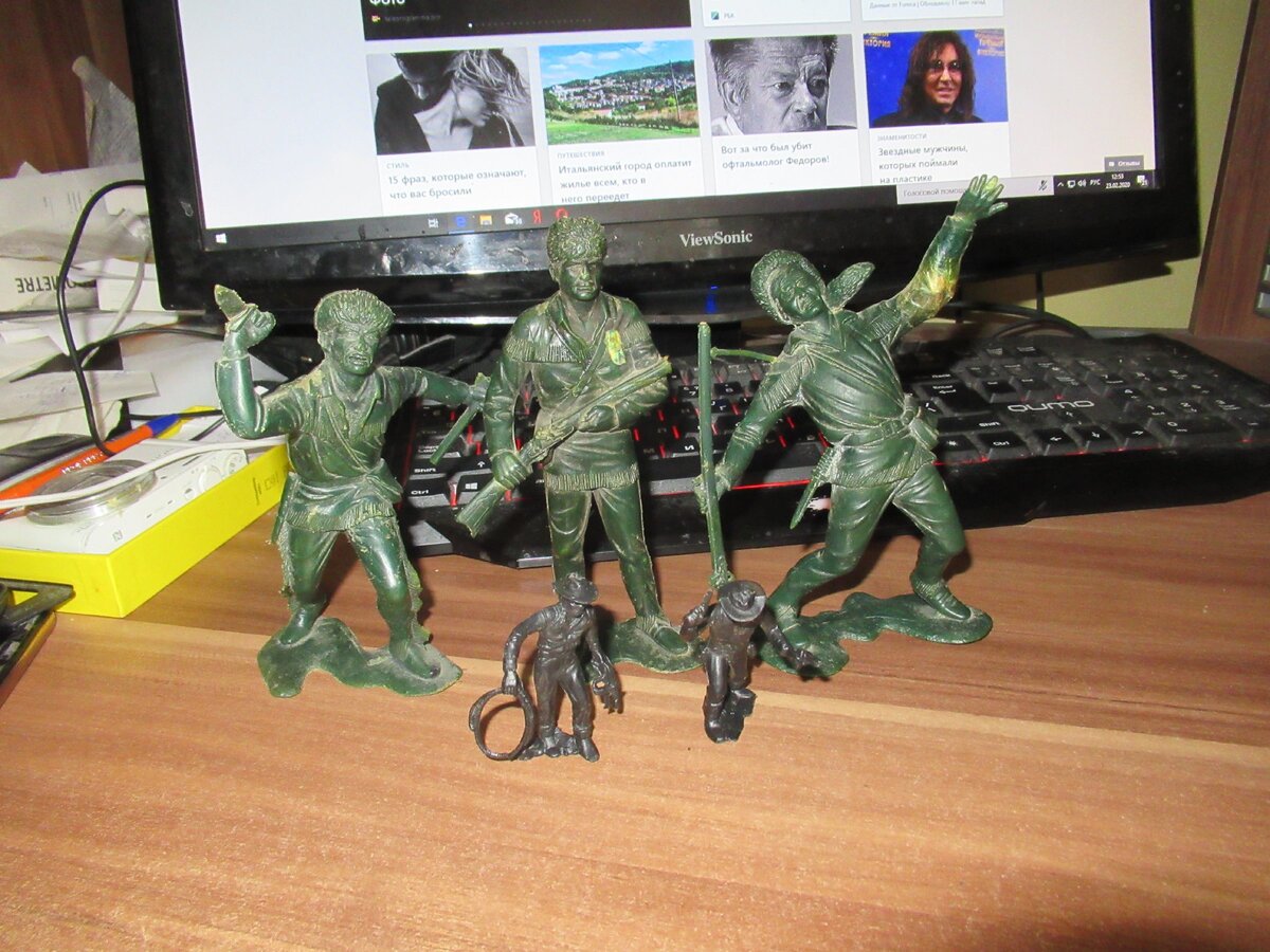 Большие и маленькие фигурки производства Донецка