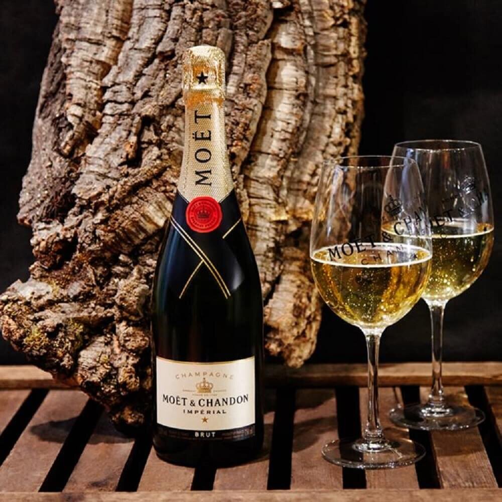 Пример шампанского- один из самых известных брендов- Moët & Chandon
