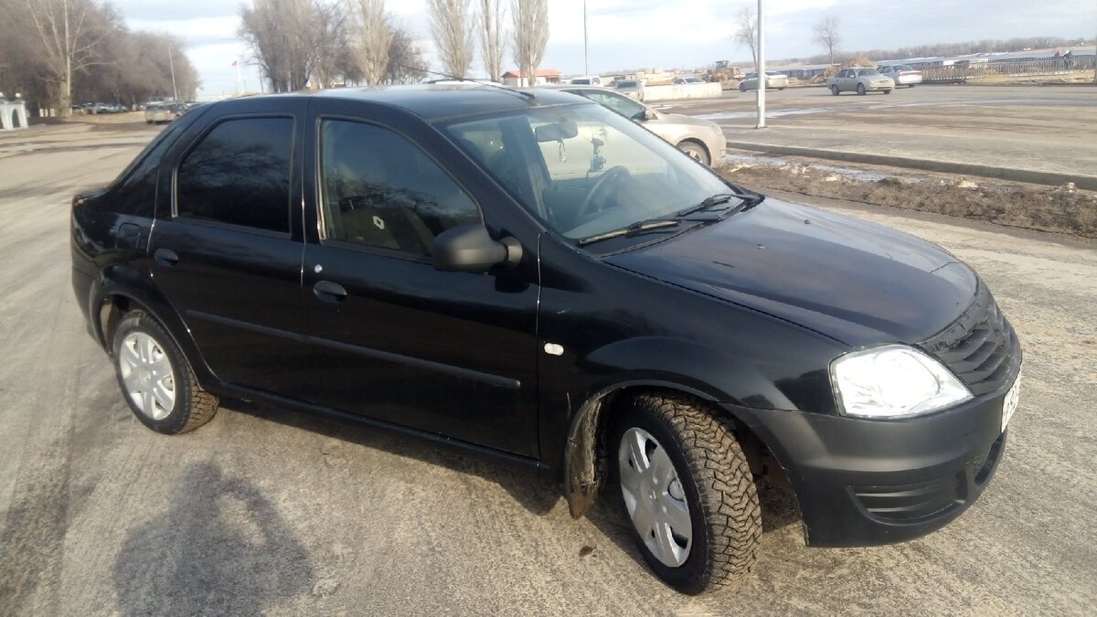 Искал  обьявление через телефон  , но  даже на компьютере с трудом можно заметить, что передний бампер не крашеный, как в базовой комплектации , это было  видно сразу на осмотре .  