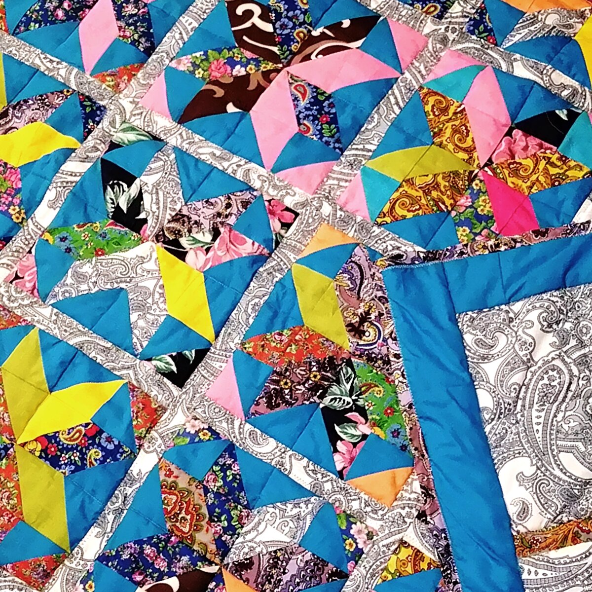 дзен пэчворк. пэчворк решетка. пэчворк звезда двухцветный блок. лоскуток к лоскутку дзен. лоскутное одеяло дзен.