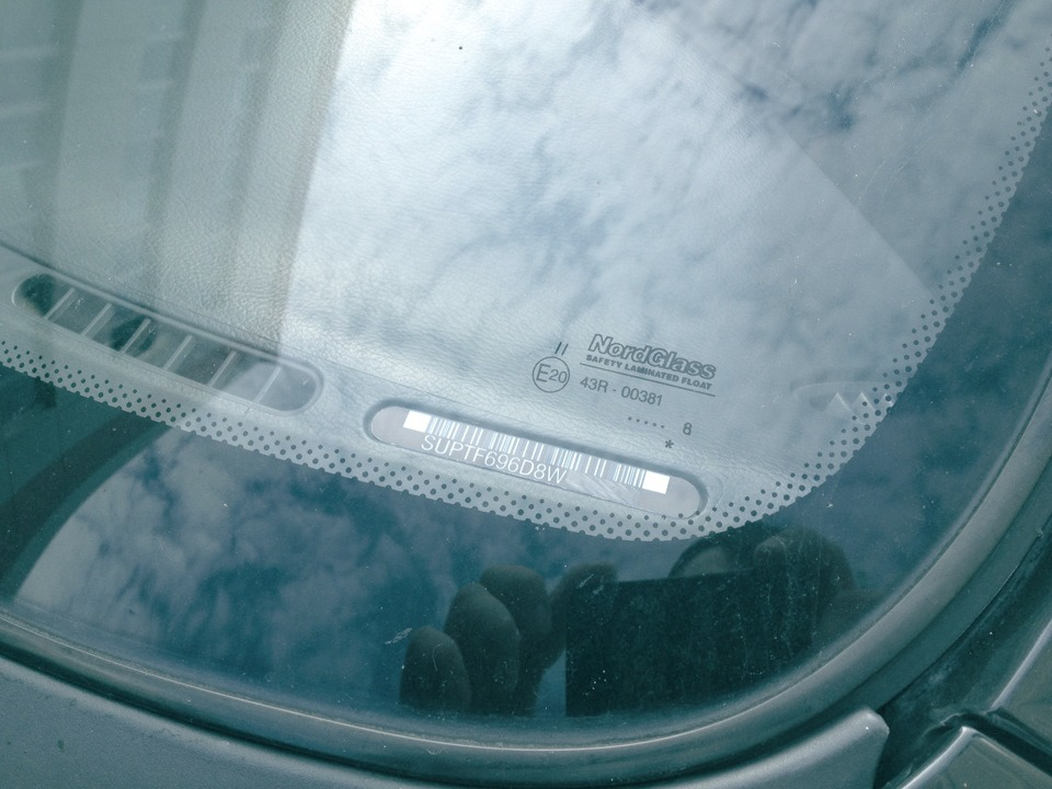 Под лобовым стеклом