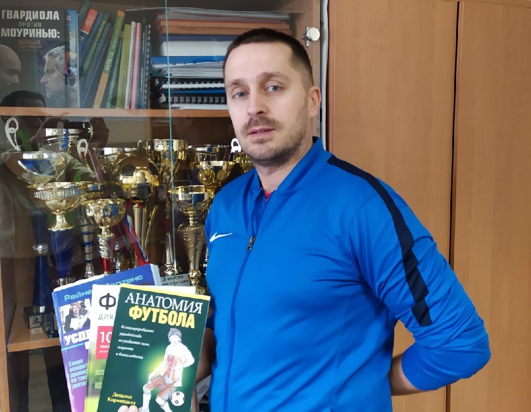 Олимпийский чемпион по шорт треку. Ожерельев тренер футбол москва. Автоинструктор 62 моряхин сергей. Пьяный за рулем. Инструктор 62.