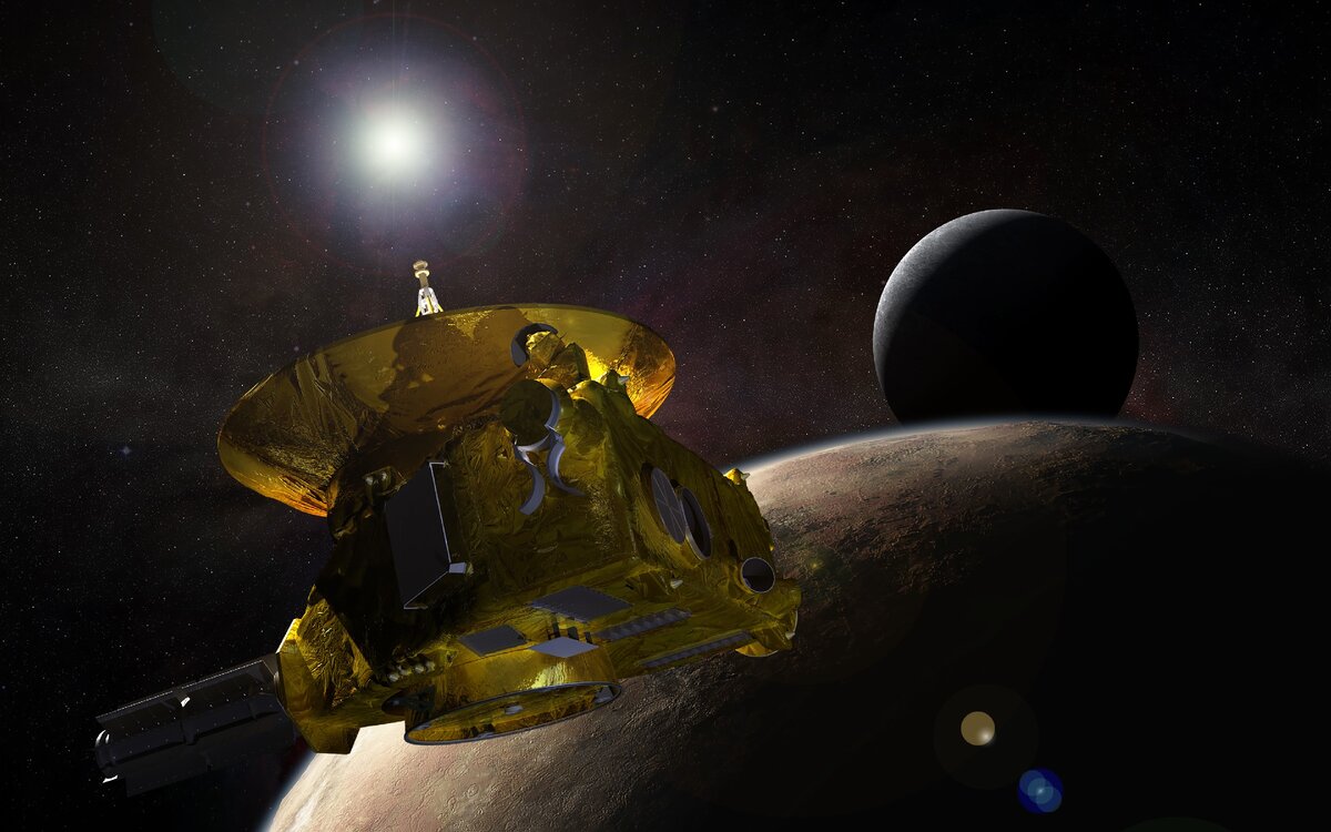 14 июля 2015 года АМС NASA «Новые Горизонты» осуществил знаменательное событие: пройдя на рекордно близком расстоянии в 12,5 тысяч километров от поверхности Плутона.