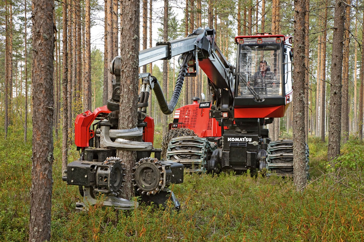 Харвестер и форвардер харвестер. Лесозаготовительная техника Harvester. Лесозаготовительная техника форвардер. Лесозаготовительная техника форвардер и харвестер Комацу.