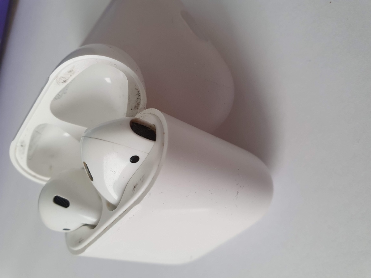 В таком состоянии были мои AirPods