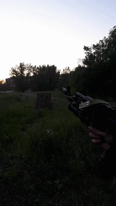Выстрел из страйкбольного гп-25 на полигоне.