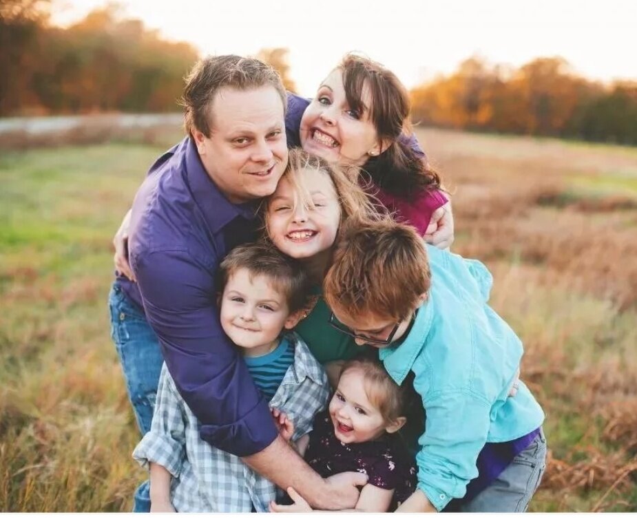 Wwe семья уайта. Wwe семья wyatt. семья уайаттов wwe. волтер вайт и джесси. счастливая семья.