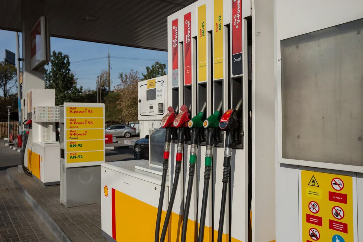 почему цены на бензин не снижаются | Дзен