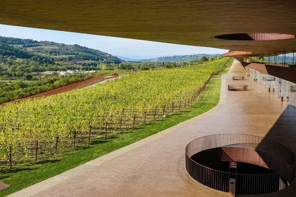 Современная винодельня в Тоскане