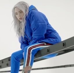 изобилие фото(прокручивать галерею)далее перевод а видео клип внизу