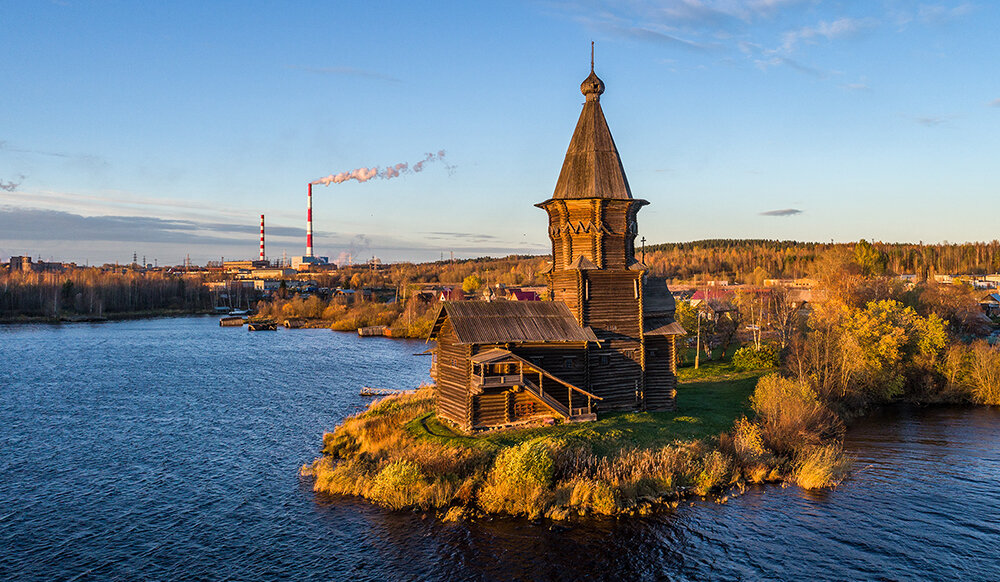 Осень в Кондопоге,  Успенская церковь. Фото из открытых источников.