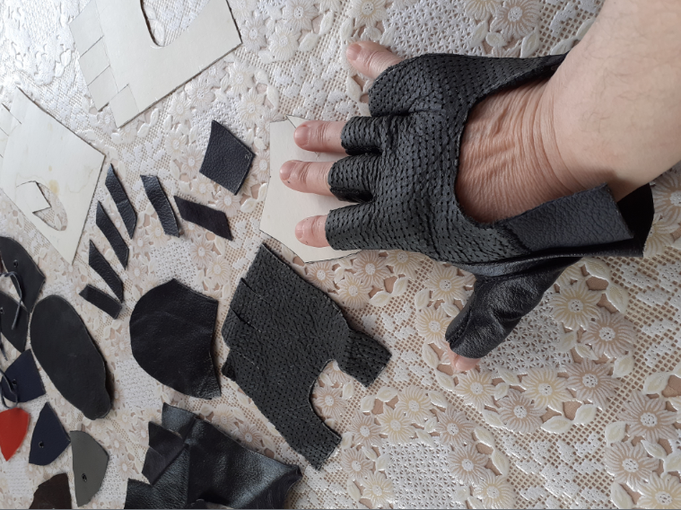 раскрой велоперчатки и чехла для ключей в виде бейсболки.)