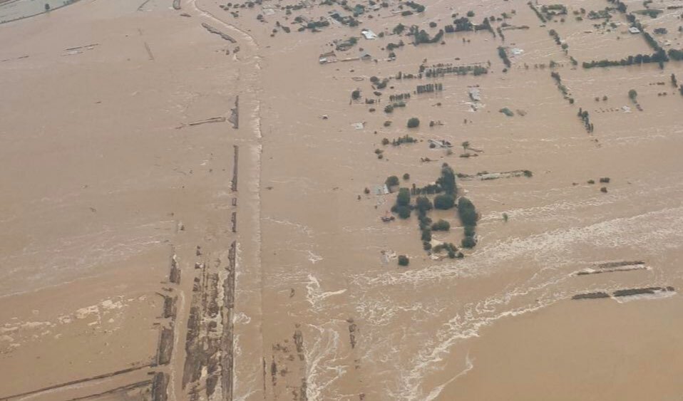 Так с высоты птичьего полета выглядит близлежащая к Сардобинскому водохранилищу территория, где из-за прорыва дамбы произошло наводнение.