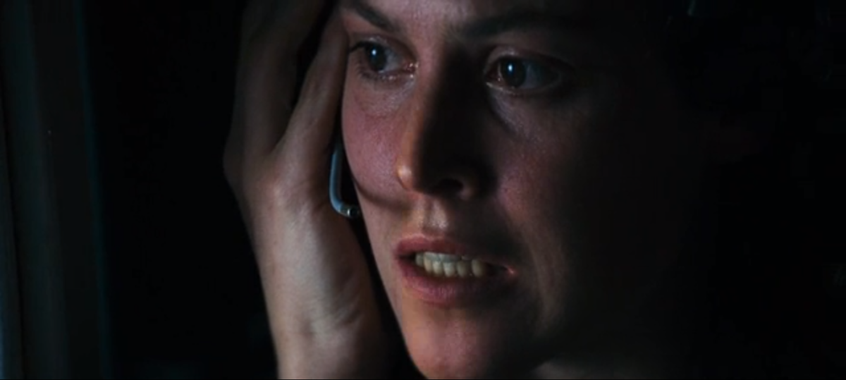 Если бы Сигурни Уивер не исполнила главную роль, возможно, она бы так и осталась играть в театре (кадр из фильма)