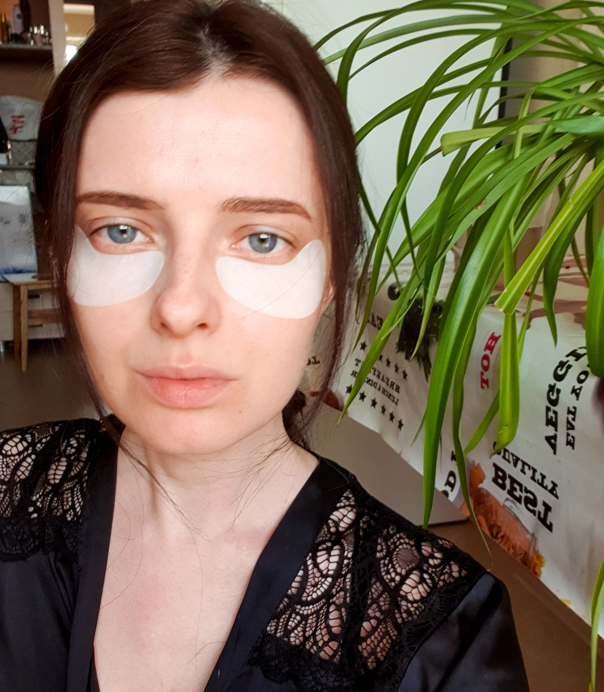 Уход за кожей глаз, когда вам далеко не 18: что делать надо, а что нельзя0
