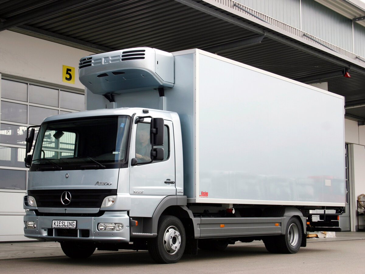 Работа авто грузовой рефрижератор. Mercedes-Benz Atego 1222. Мерседес Бенц Атего 1222. Mercedes Benz Atego 2005. Грузовой-рефрижератор Mercedes-Benz Atego.