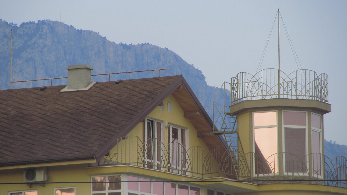 Чуть красивые дома, чем остальные - значит отель