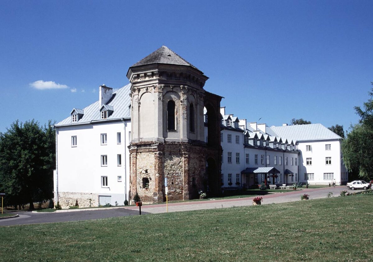 Бывший «Дом споткань» в Дабровице. Теперь в нём другая организация.