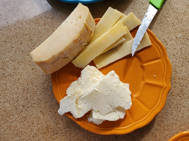 сармич сыроваренный завод. сыр шом chaumes. сыр российский ярче. сырная лавка москва. сыр российский настоящий.