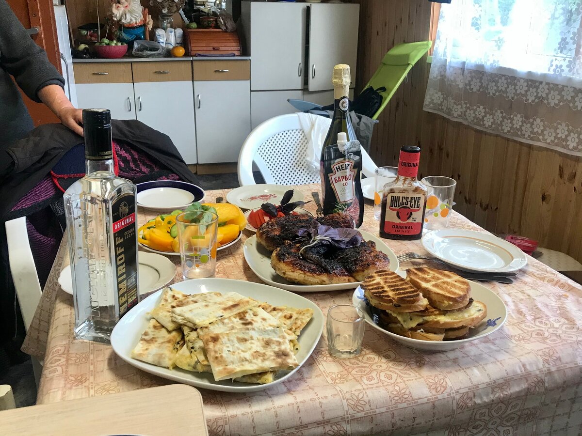 Дети приехали. Скромно, но вкусно.