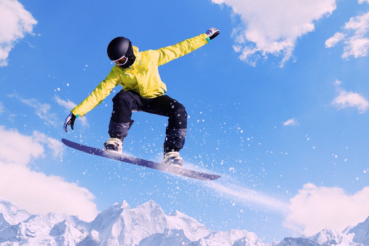 Snowboarding перевод. Сноуборд. Сноубордисты. Сноубордист в прыжке. Сноуборд прыжок.