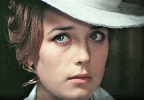 И.Алферова в фильме "Хождение по мукам" (1974)