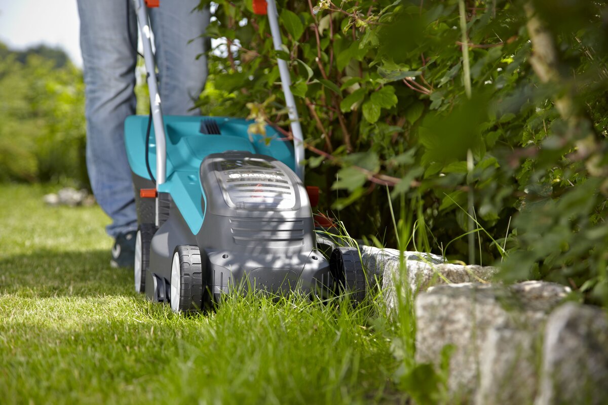 Электрическая газонокосилка