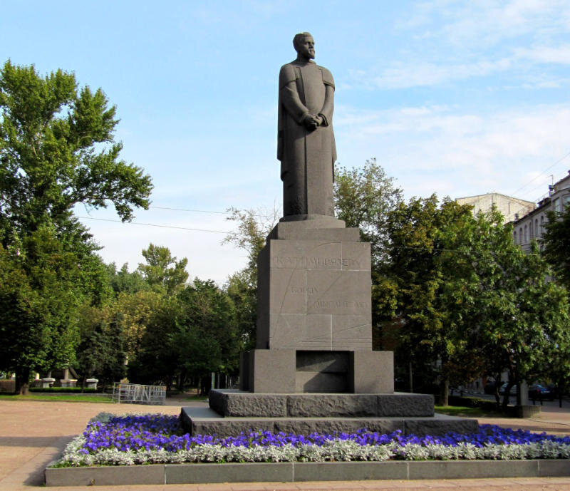 Памятник на тверском бульваре в москве