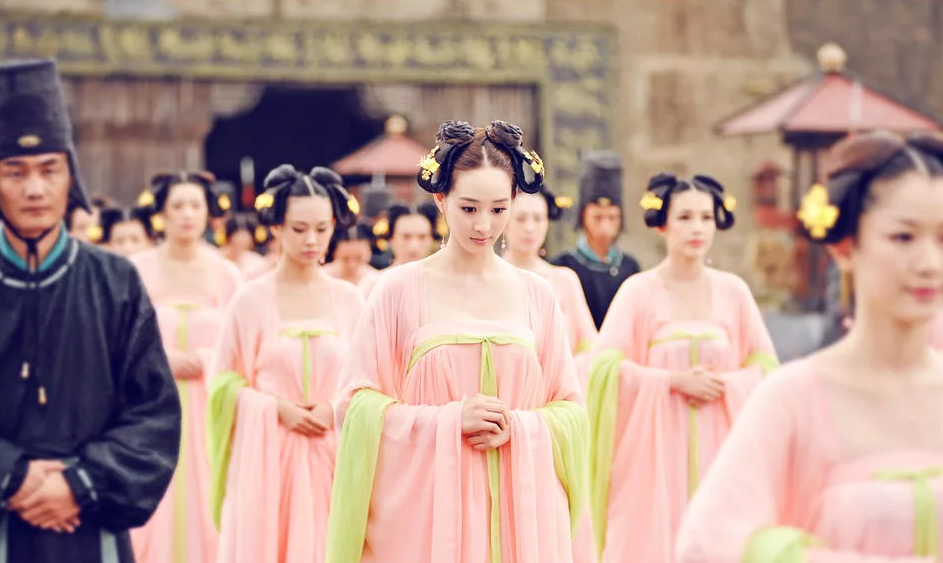 Фото с сайта: https://anh.24h.com.vn/upload/4-2014/images/2014-11-28/1417146376-pham-bang-bang-10.jpg