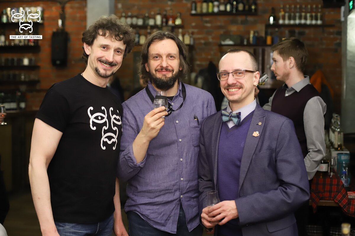 Фото с дегустации клуба Double Dram. Слева направо: Даниил, Алексей и Ваш покорный слуга