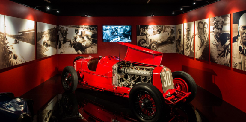 Италия Museo Nazionale dell'Automobile Адрес: Сorso Unità d'Italia, 40 – 10126 Torino (TO) Самый масштабный итальянский музей автомобилей расположился в городе Турине – культурной столице Северной...