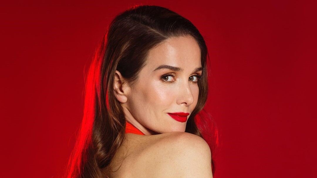 Орейро на русском я умираю. Орейро русалка. Орейро наталья танцует в поезде. Наталья орейро 2012. Наталья орейро дикий ангел клип.