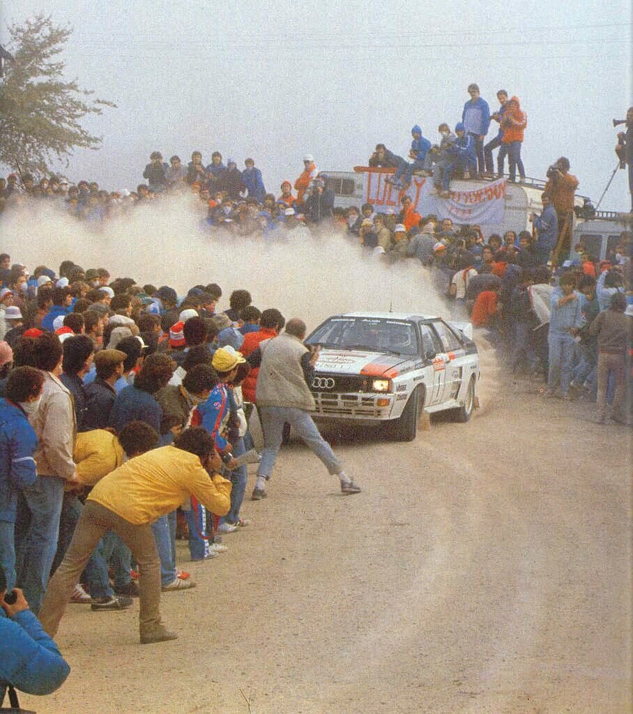 Безумие фанатов которые хотят дотронуться до летящей по трассе Audi Quattro