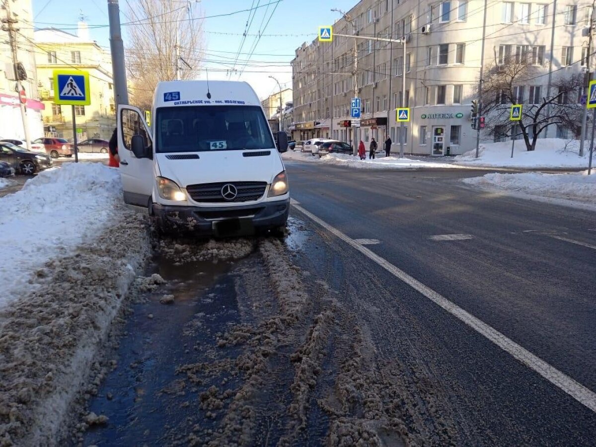 В Саратове на Московской маршрутка сбила пешехода | Reporter64 Saratov |  Дзен