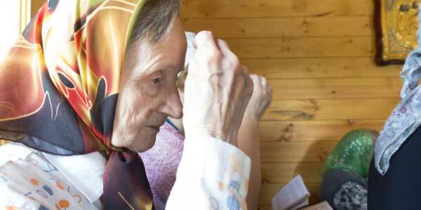 Апостол Иаков: " Если вы исполняете закон царский, по Писанию: возлюби ближнего твоего, как себя самого, – хорошо делаете».  Источник: http://курская-коренная.москва/prosmotr/drugoe/ikony-iisus-khristos

