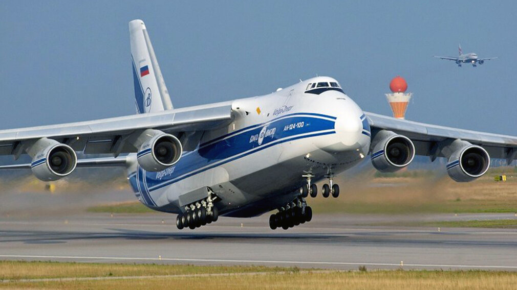 Первый транспортный самолет. АН-124 самолёт. Грузовой самолёт АН-124.