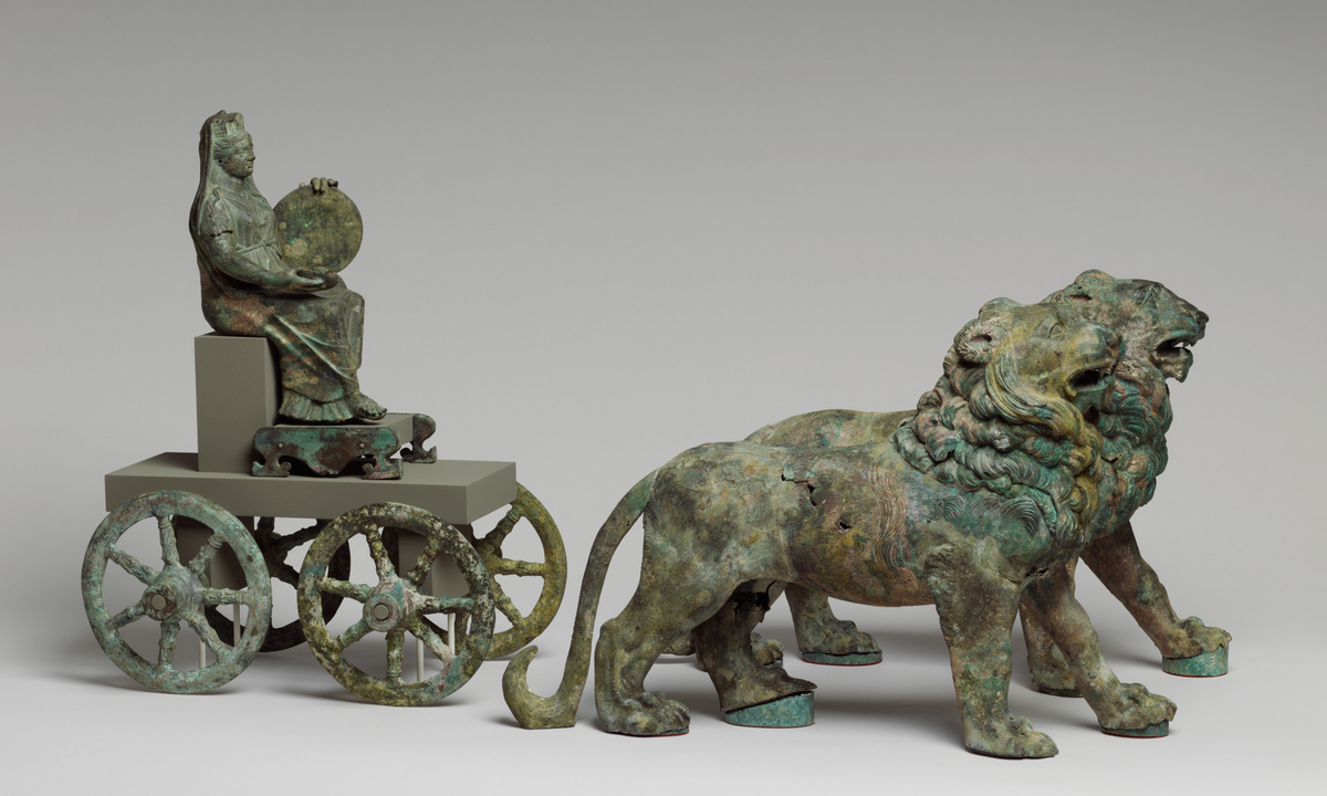 Статуэтка Кибелы на повозке, запряженной львами. Бронза. 2-я пол. II в. н. э.
