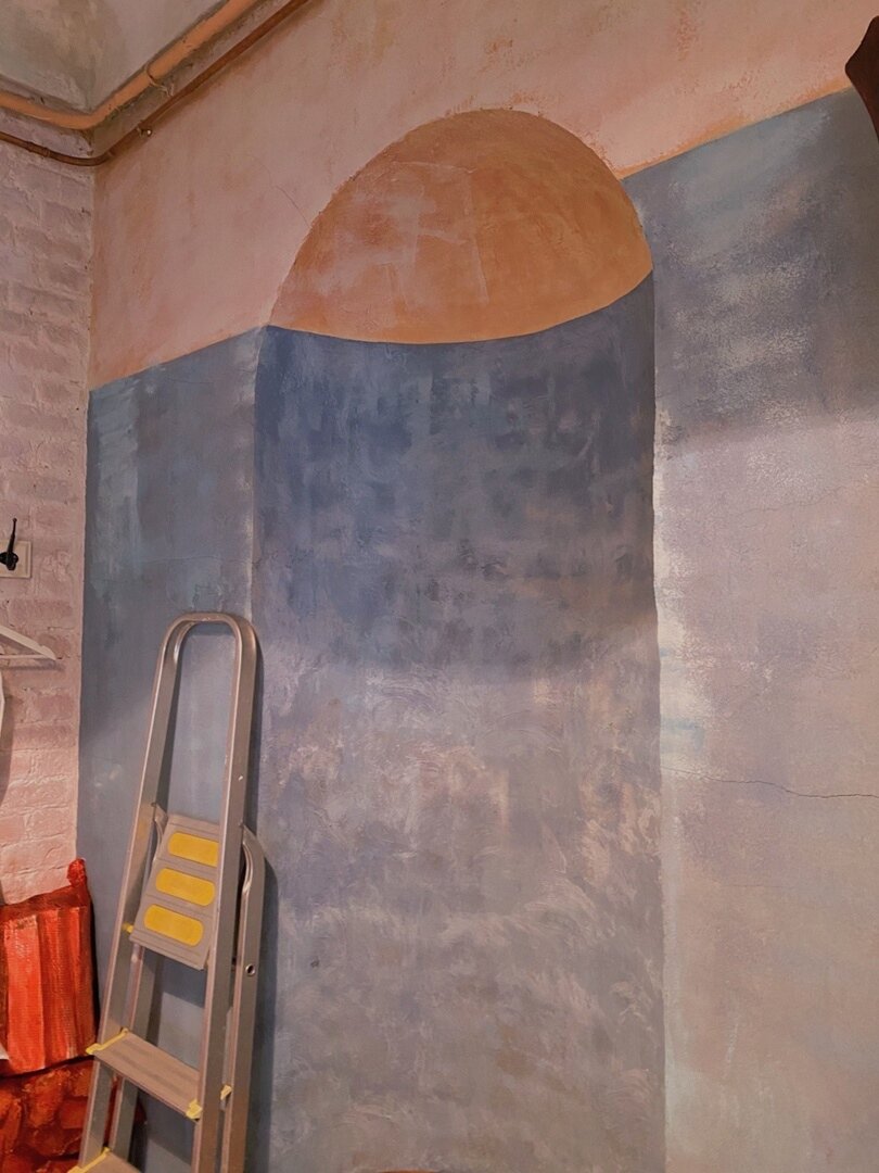 в этих нишах напоминающих. контрастный интерьер в квартире 56. декоративные ниши в стене. фасад moon hoon сеул архитектура. в этих нишах напоминающих.