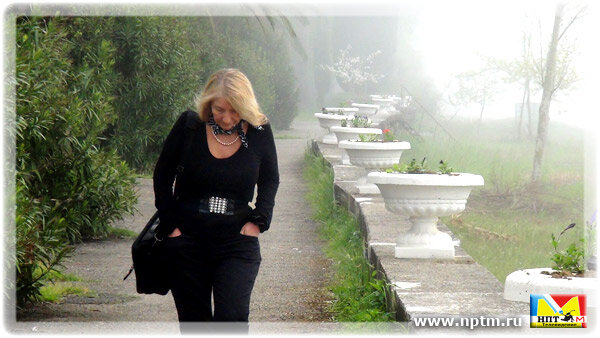 Утро в Новом Афоне началось с прогулки по берегу Черного моря.