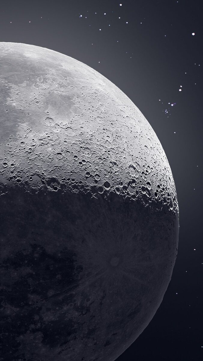 Кажется, будто на этом снимке Луна сфотографирована прямо со своей орбиты — детализация просто поражает: виден буквально каждый кратер, каждое пятнышко на поверхности нашего естественного спутника.-2