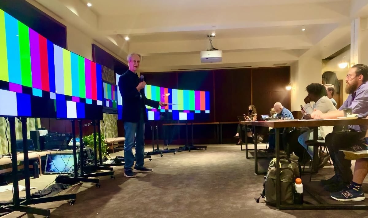 TV SHOOTOUT 2022. СЛЕВА НАПРАВО: SAMSUNG S95B, SONY A95K, SONY BVM, LG G2, SONY X95K, SAMSUNG QN95B.