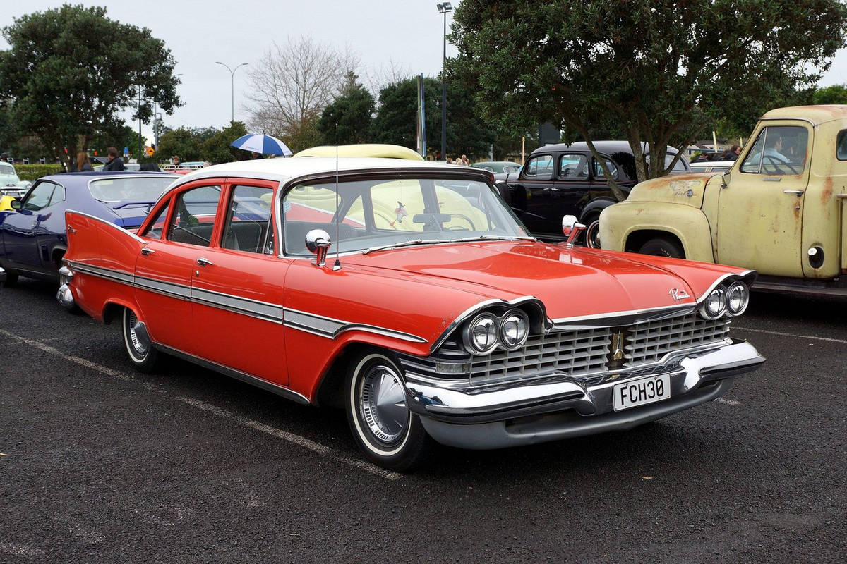 Вот такой была Кристина в воображении Кинга. Plymouth Fury 4-door 1959