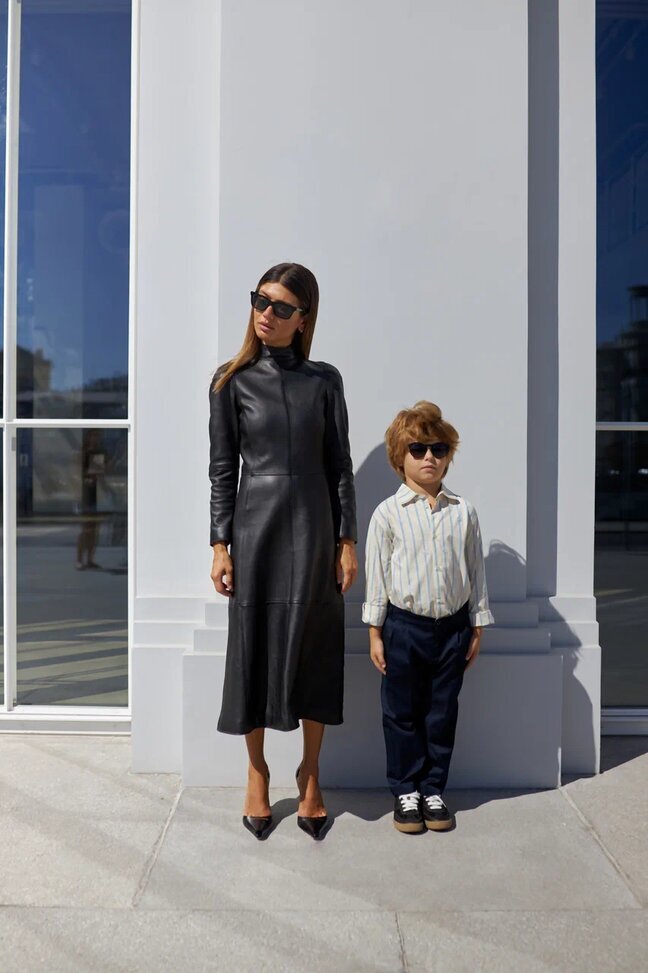     На Маше — платье Balenciaga и туфли Alexander Wang; на Луке — рубашка и брюки Gucci, кеды MM6, все — tsum.ru