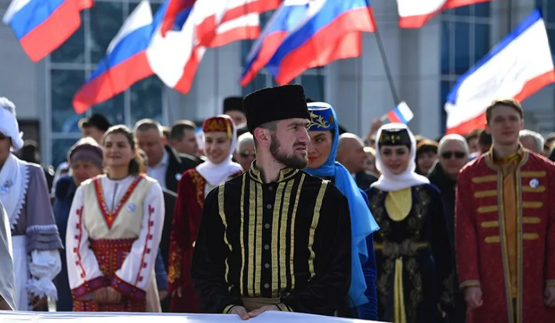 Моя информация основана, в том числе, и на высказываниях главы крымско-татарской национальной автономии Эйваза Умерова (на переднем плане). Фото из откр. источников 