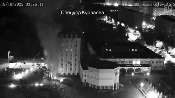 В Сети опубликовали видео атаки здания администрации Энергодара. Видео © T.me / Kur_LIFE (cпецкор Ольга Курлаева)