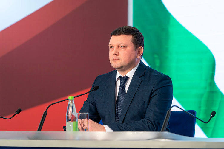    Алексей Фролов: «Многие предприятия не всегда содержат постоянные коллективы. В этой части с точки зрения мобилизации есть федеральное законодательство, мы находимся в рамках единого правового поля, и, как только началась мобилизация, какое-то бронирование по закону вести нельзя»
