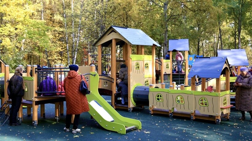    Детская площадка в Центральном парке Долгопрудного после благоустройства © Пресс-служба Губернатора и Правительства Московской области